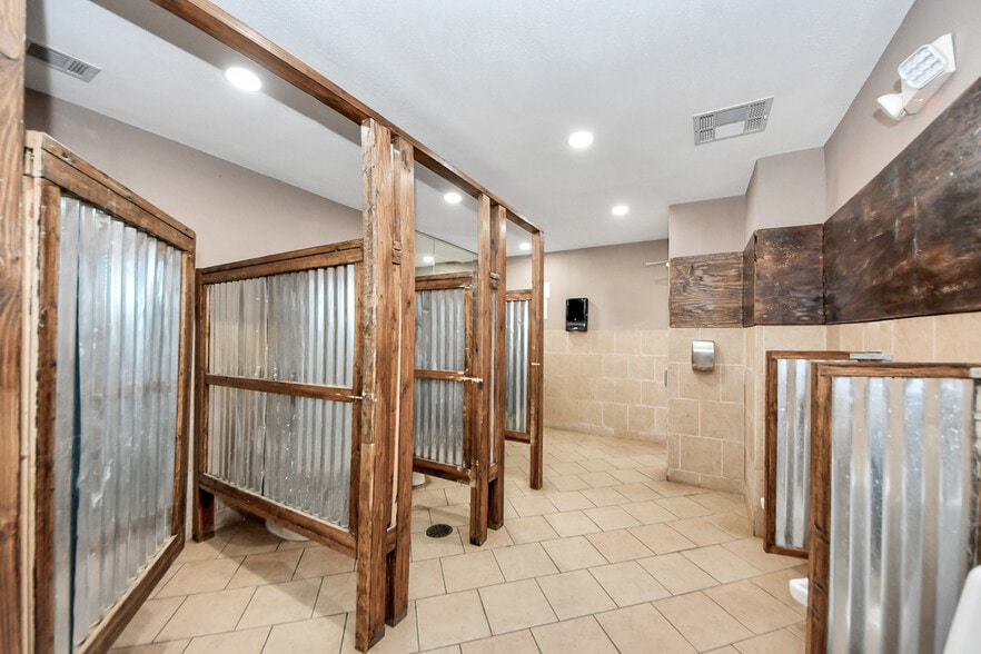 More Photos Of 11730 Aldine Westfield Rd, Houston Warehouse For Sale