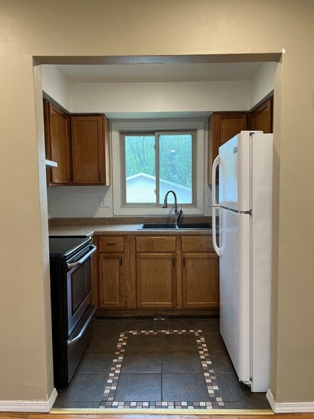 More Photos Of 1747 Oakdale Ave, Green Bay Apartments For Sale