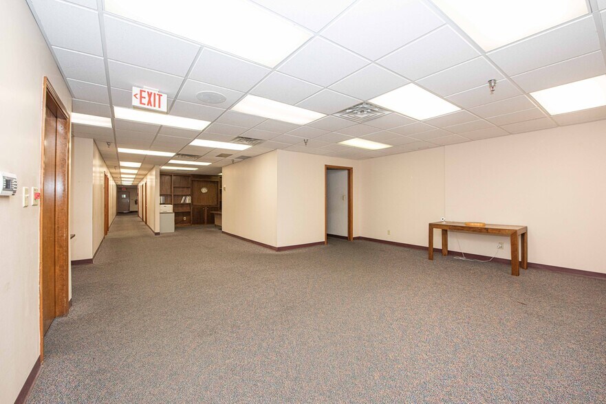 More Photos Of 2105 Production Dr, Louisville Manufacturing For Sale