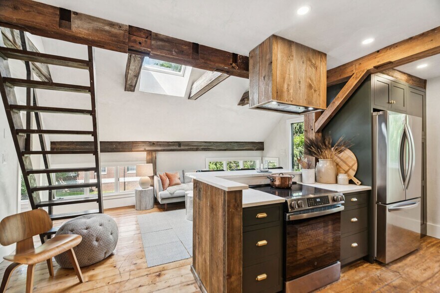 More Photos Of 26 Central St, Woodstock General Retail For Sale