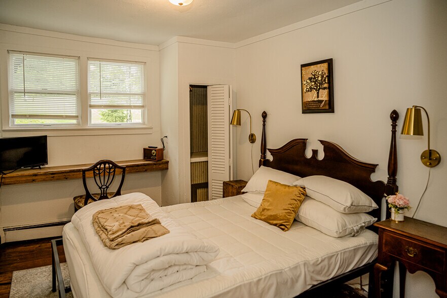 More Photos Of 2735 PA-390, Canadensis Hospitality For Sale