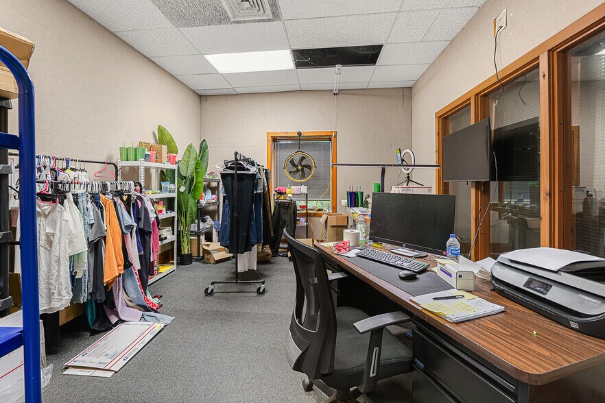 More Photos Of 254 Winnebago Dr, Fond Du Lac Office For Sale