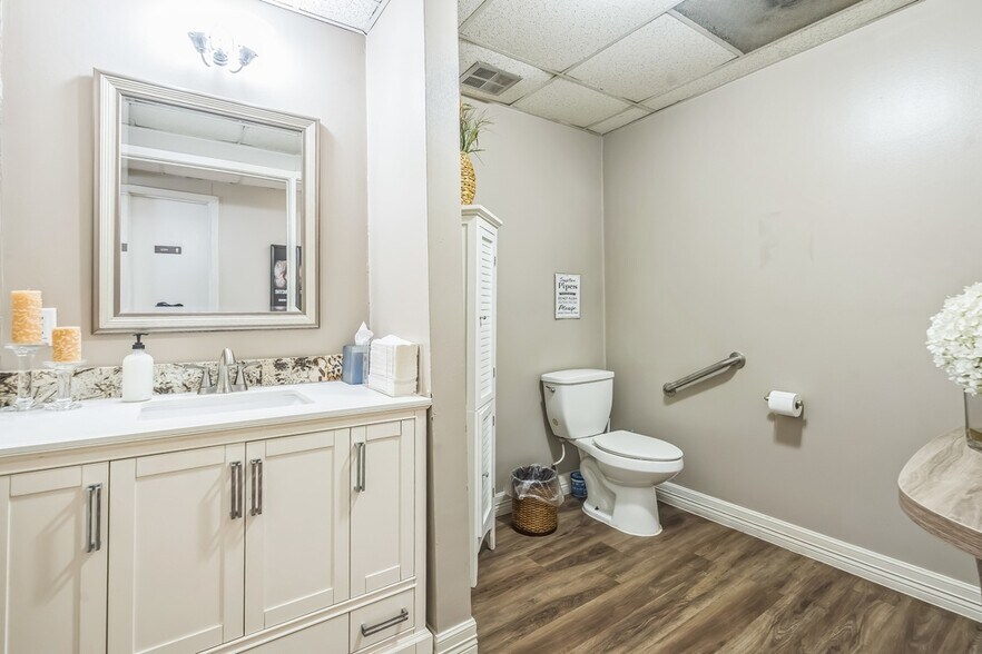 More Photos Of 12421 Memorial Dr, Houston Medical For Sale