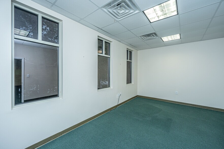 More Photos Of 901 Old Trolley Rd, Summerville Medical For Lease