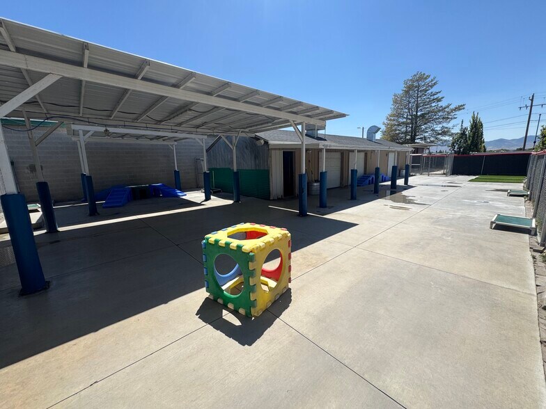 More Photos Of 8665 Harrison St, Sandy Service For Sale