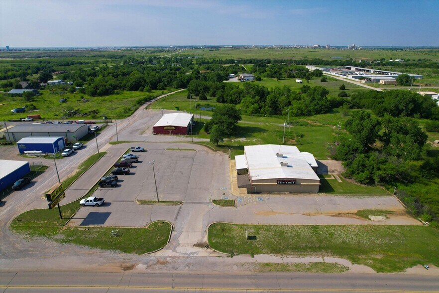 More Photos Of 9800-9806 NW Cache Rd, Lawton Freestanding For Sale