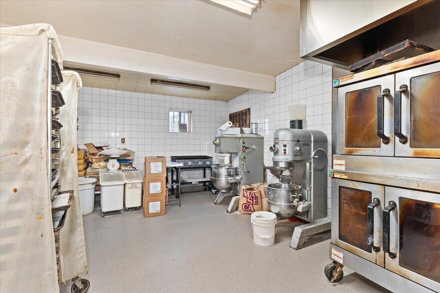 More Photos Of 10448 CA-99, Live Oak Supermarket For Sale