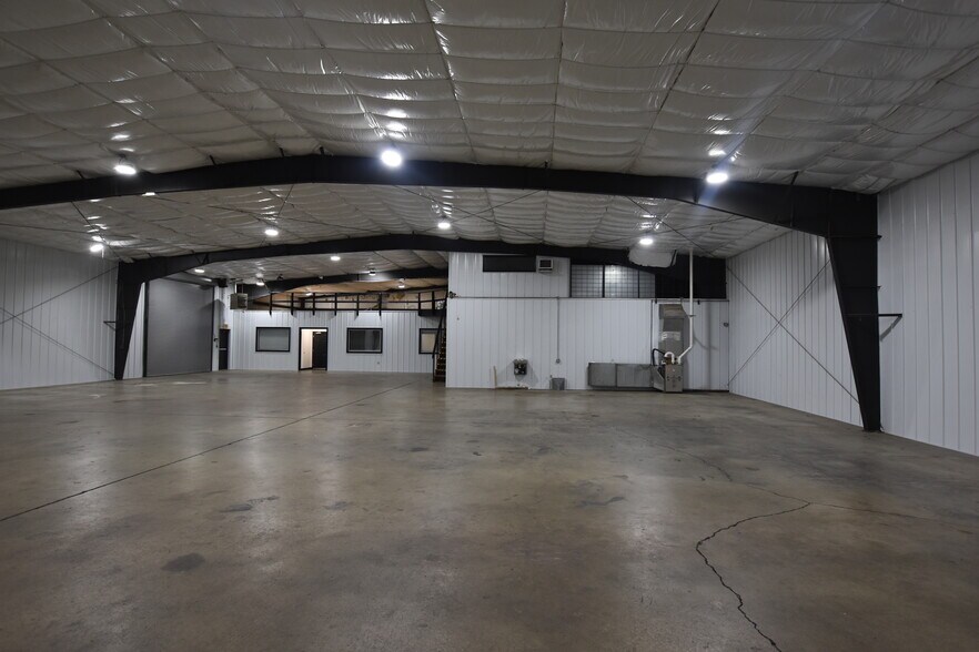 More Photos Of 1133 E Main St, Chattanooga Light Distribution For Lease