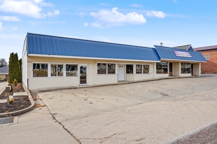 More Photos Of 9420-9424 MO-100, New Haven General Retail For Sale