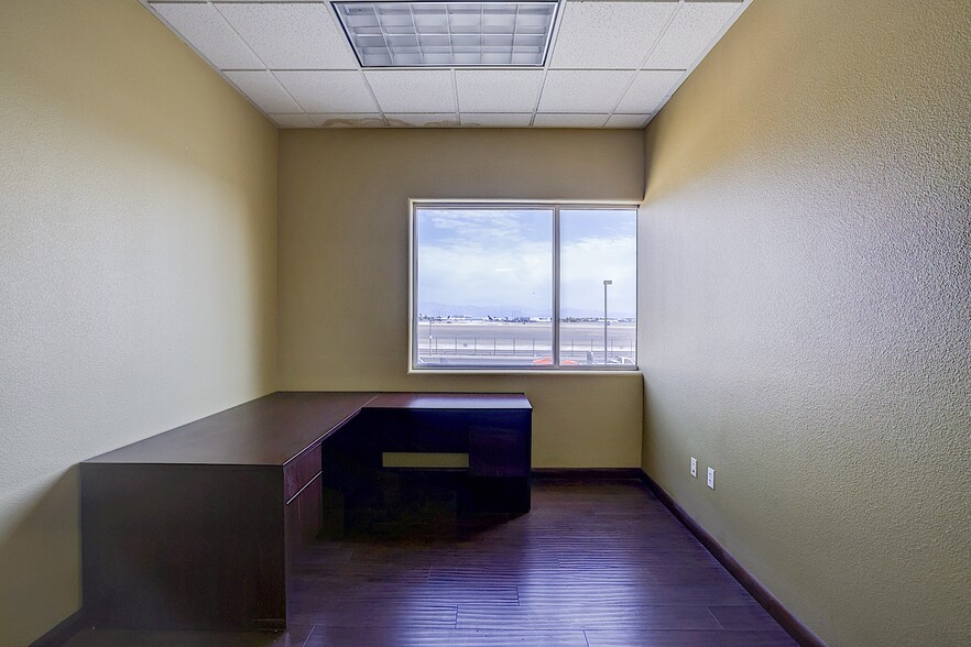 More Photos Of 6525 S Bruce St, Las Vegas Warehouse For Lease