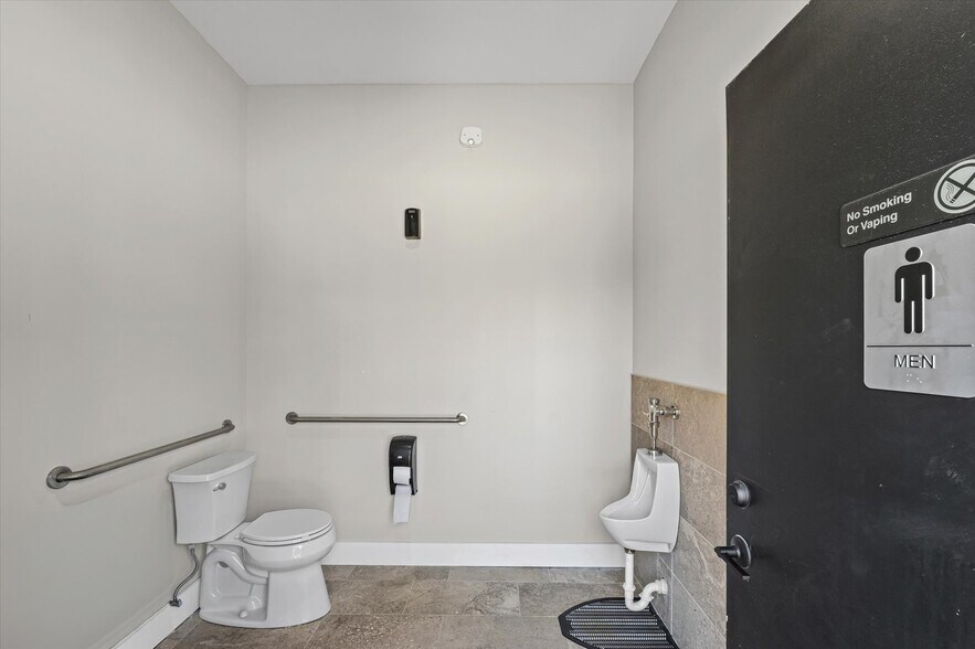 More Photos Of 125 S Market St, Paxton Specialty For Sale