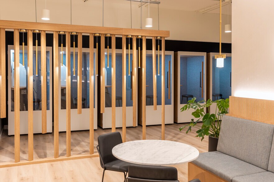 More Photos Of 24 E Washington St, Chicago Office For Sale