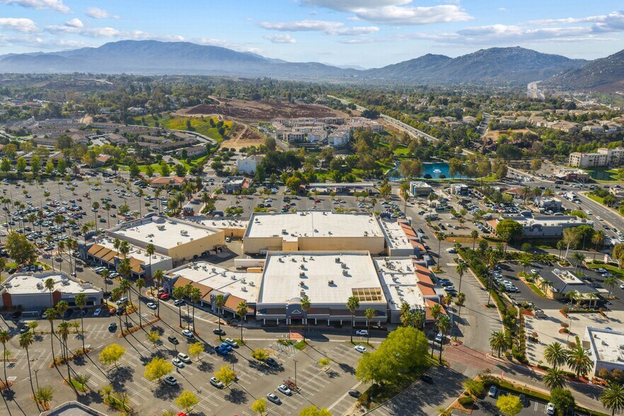 More Photos Of 27520 Ynez Rd, Temecula General Retail For Sale
