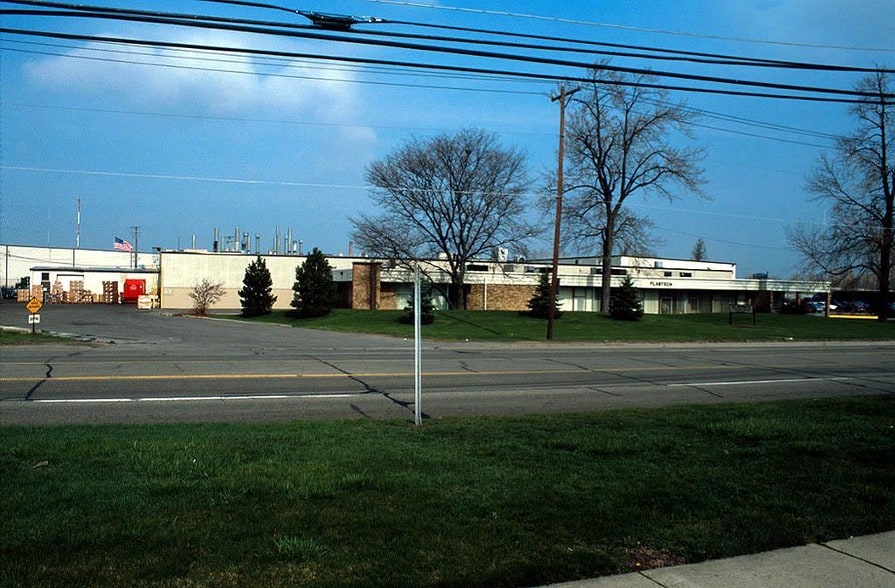 More Photos Of 33195 Harper Ave, Saint Clair Shores Manufacturing For Lease