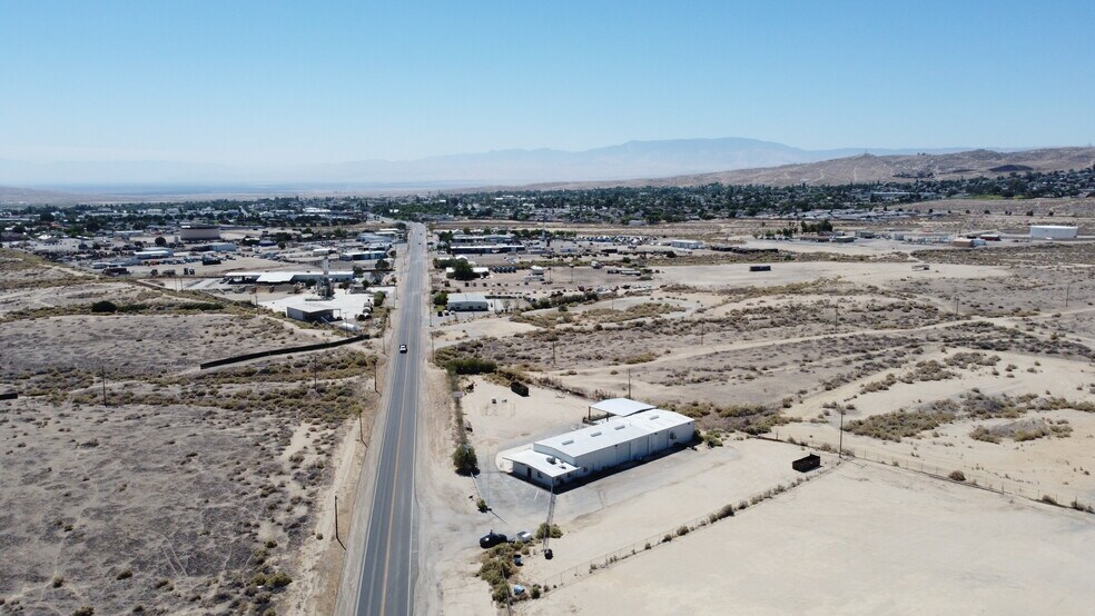 More Photos Of 1537 Kern St, Taft Warehouse For Lease