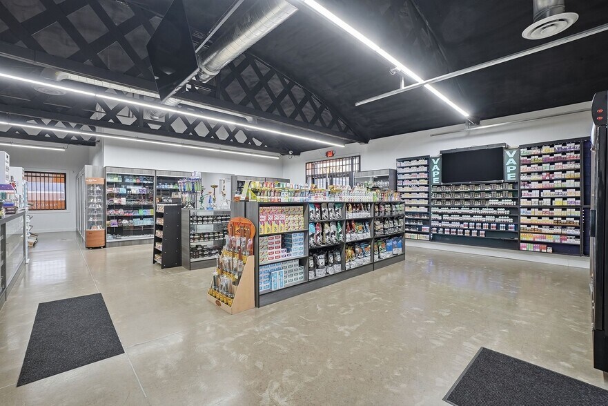 More Photos Of 116-118 S Water St, Wilmington Storefront Retail Office For Sale