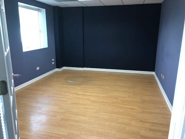 More Photos Of 189 Poplar Pl, North Aurora Warehouse For Lease