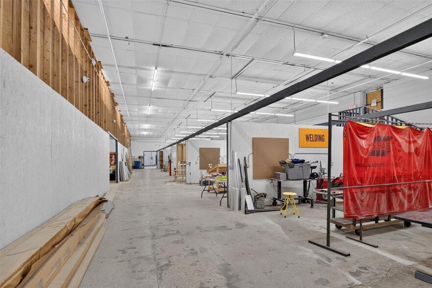 More Photos Of 2401 Hickman Rd, Des Moines Warehouse For Sale