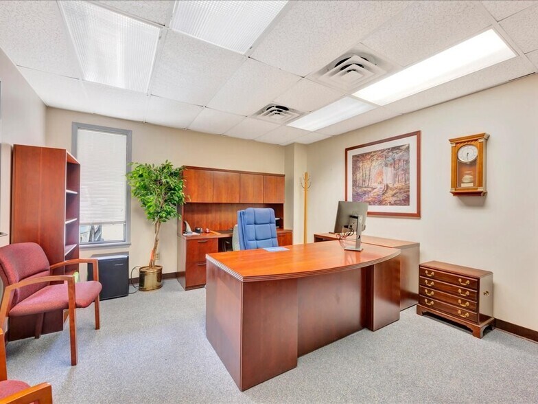 More Photos Of 321 N 1st St, Lufkin Office For Sale