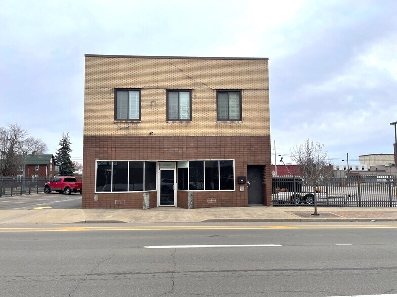More Photos Of 530 Walnut Ave NE, Canton Storefront Retail Office For Sale