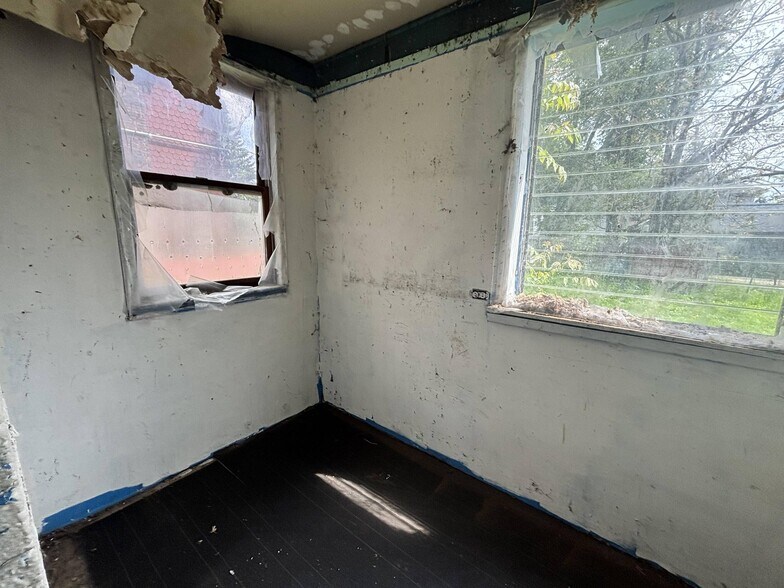 More Photos Of 12 Waltham St, Hammond Multifamily For Sale