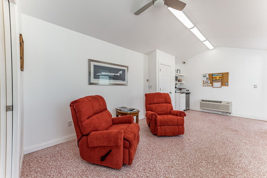 More Photos Of 7015 S 143rd St E, Derby Airplane Hangar For Sale