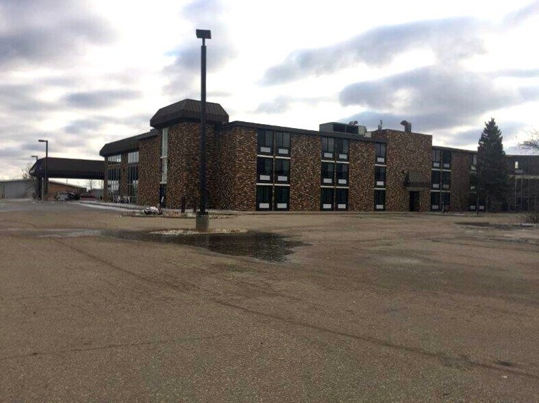 More Photos Of 2315 N Broadway, Minot Hospitality For Sale