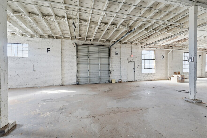 More Photos Of 2700 Atlanta St, Dallas Warehouse For Lease