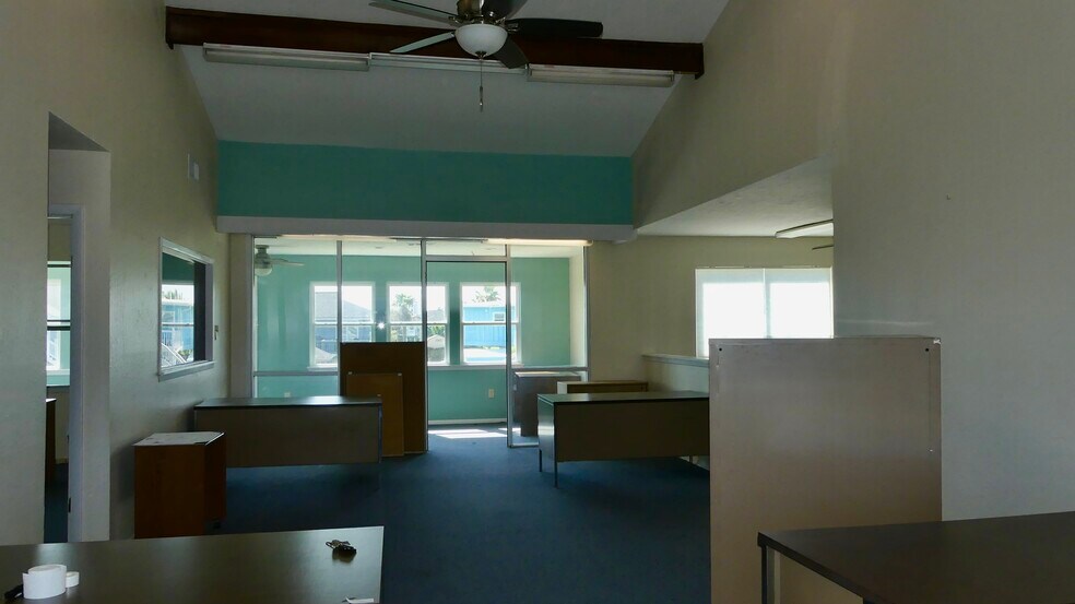 More Photos Of 926 Bonita St, Bayou Vista Office For Sale
