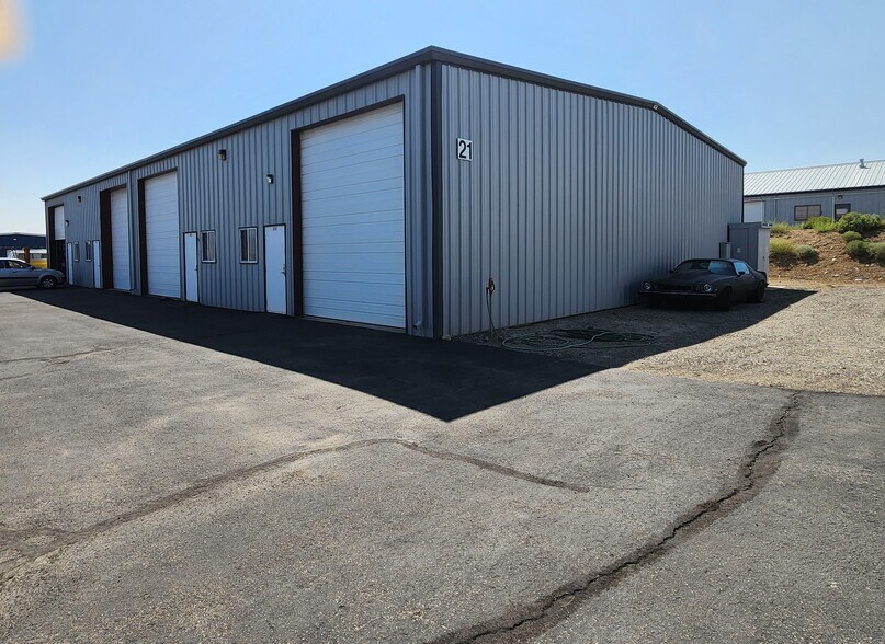 More Photos Of 21 Cygnet Dr, Mound House Distribution For Lease