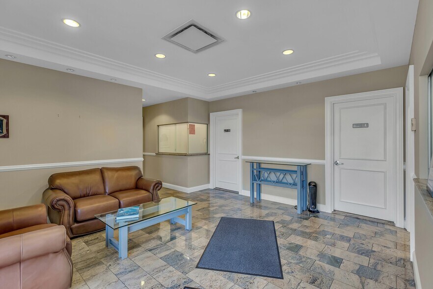 More Photos Of 22 Colt Ct, Ronkonkoma Warehouse For Sale