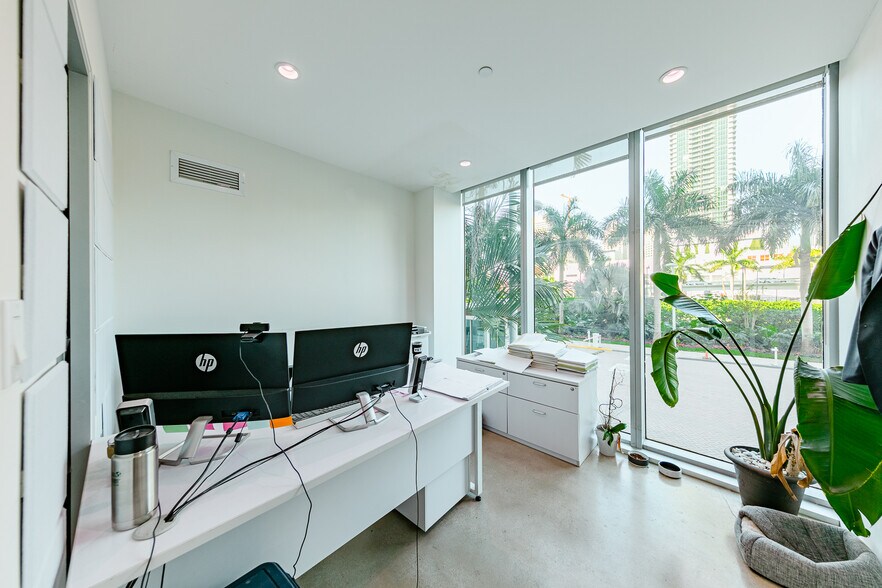 More Photos Of 350 S Miami Ave, Miami Apartments For Sale