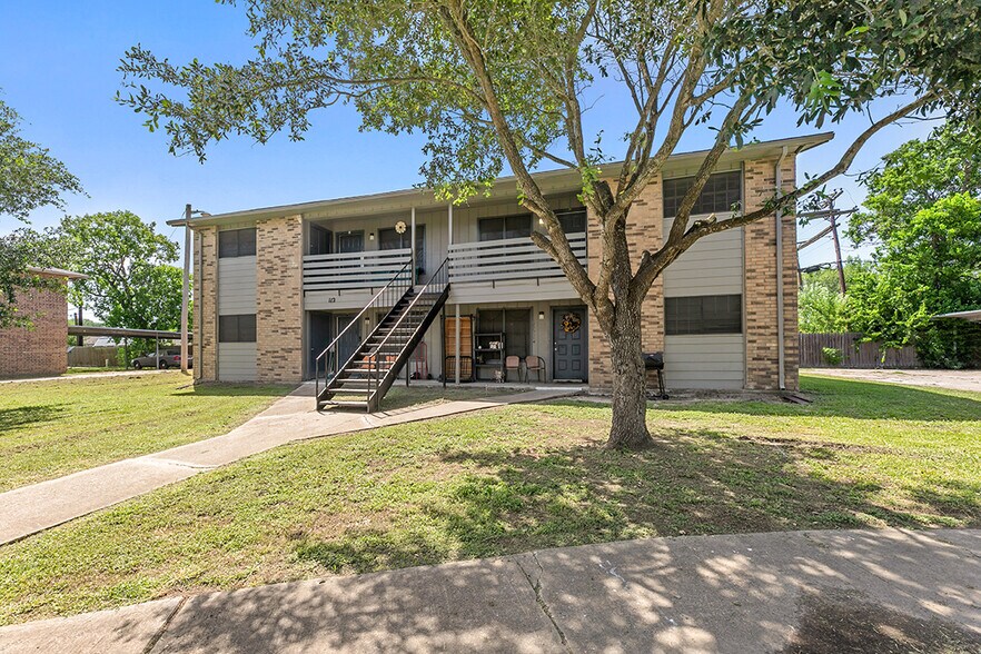 More Photos Of 101-112 Deerwood Dr, Victoria Apartments For Sale