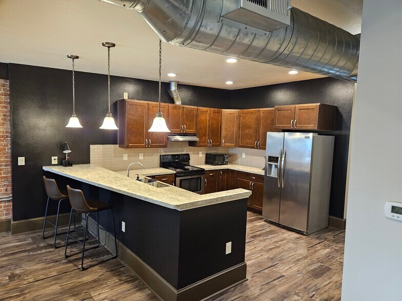 More Photos Of 328 E Main St, Ottumwa Sports And Entertainment For Sale