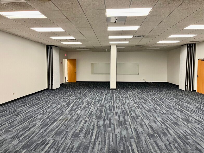 More Photos Of 1175 S Wheeling Rd, Wheeling Manufacturing For Lease