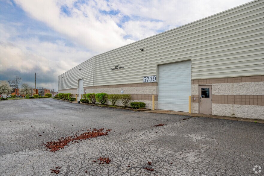 More Photos Of 5739 Professional Cir, Indianapolis Warehouse For Sale