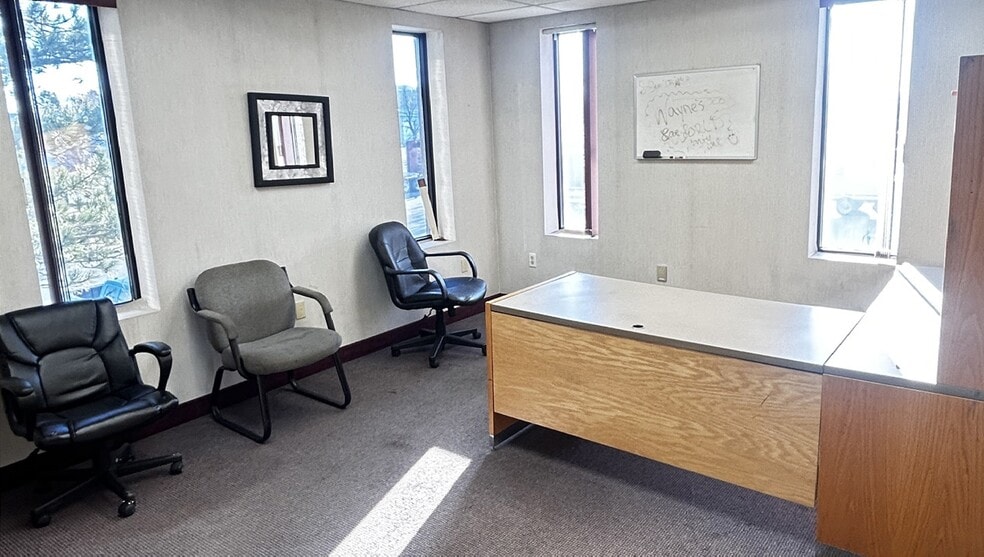 More Photos Of 120 Ilsley Av, Dartmouth Flex For Lease