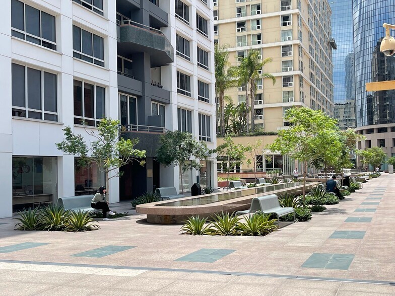 More Photos Of 255 S Grand Ave, Los Angeles Apartments For Lease