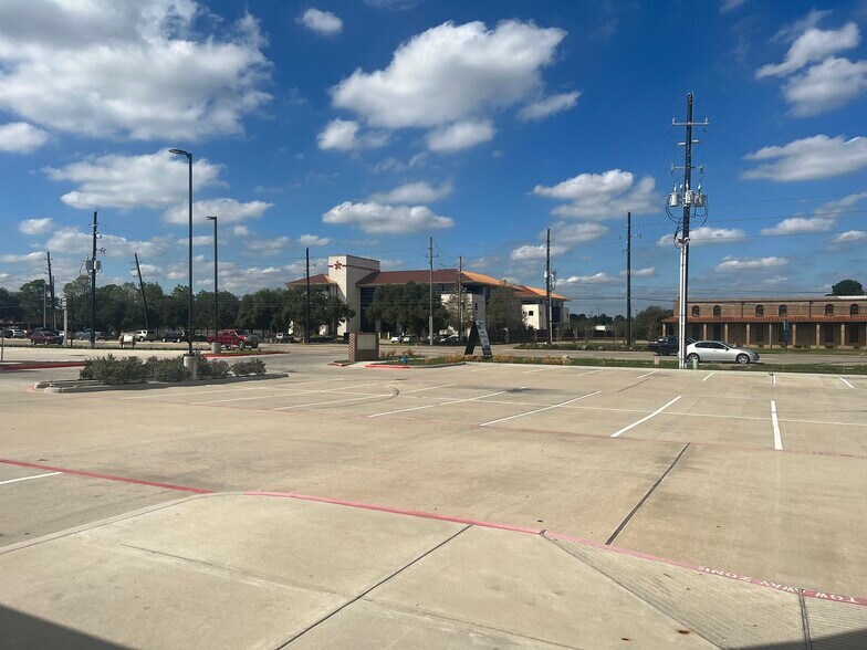 More Photos Of 15221 Spencer Rd, Houston General Retail For Lease