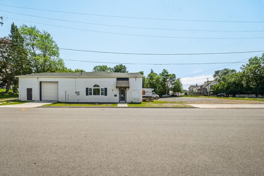 More Photos Of 15 E Walnut St, Chippewa Falls Industrial For Sale