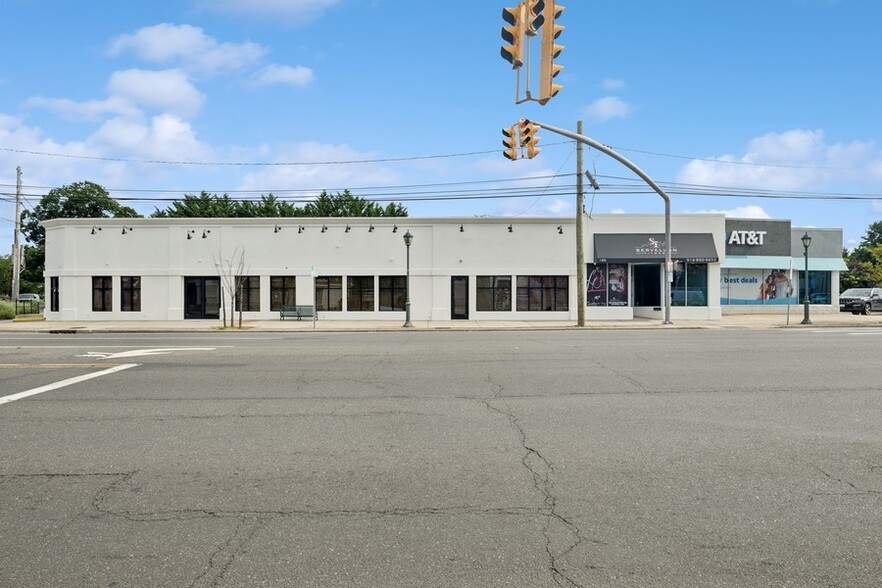 More Photos Of 190-196 Merrick Rd, Merrick Storefront For Lease