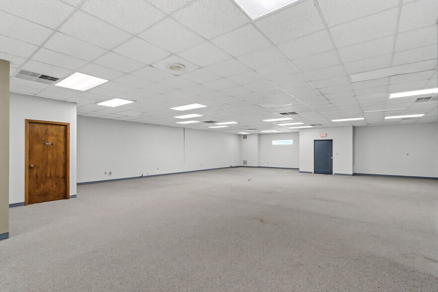 More Photos Of 115 E Conant St, Portage Office For Sale