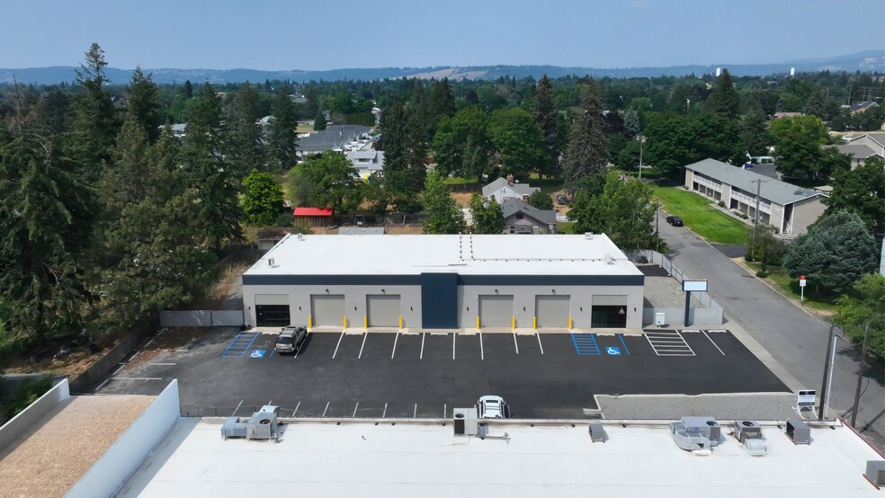 More Photos Of 21 N Skipworth Rd, Spokane Valley Showroom For Lease