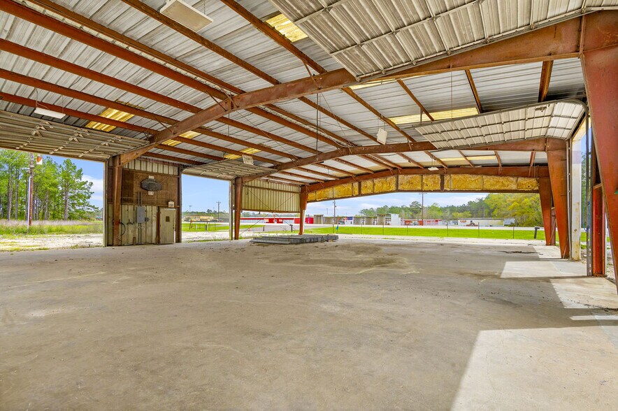 More Photos Of 21034 US Highway 96 S, Kirbyville Flex For Sale