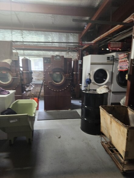 More Photos Of 702 W Willis St, Alvin Freestanding For Sale