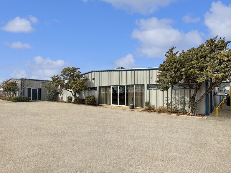 More Photos Of 7710 W Highway 80, Midland Office For Sale