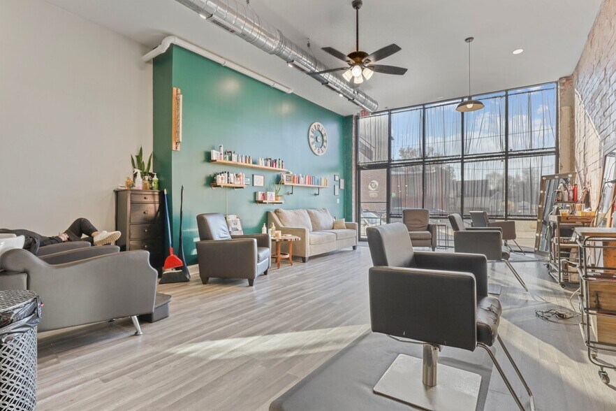 More Photos Of 14 W Depot St, Pataskala Showroom For Sale