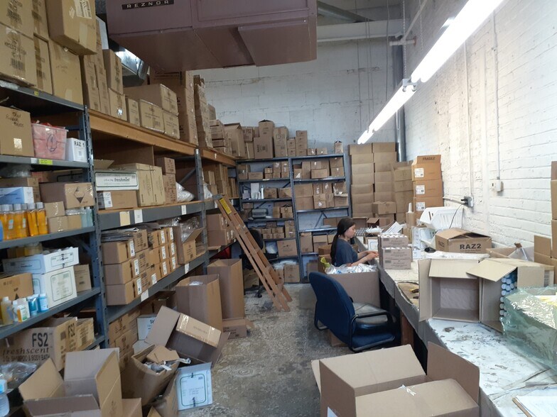 More Photos Of 8049-8051 Ridgeway Ave, Skokie Flex For Lease