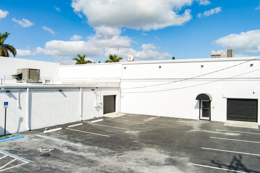 More Photos Of 32 S Dixie Hwy, Lake Worth Freestanding For Lease