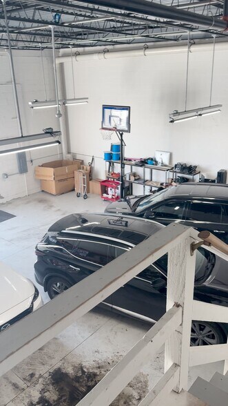 More Photos Of 141-161 Covington Dr, Bloomingdale Light Manufacturing For Lease